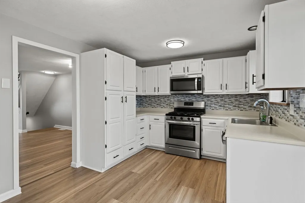68 Sterling Ln, Bradford