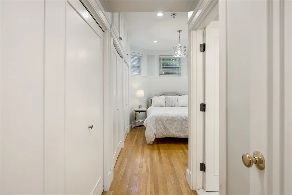381 Marlborough St, Back Bay