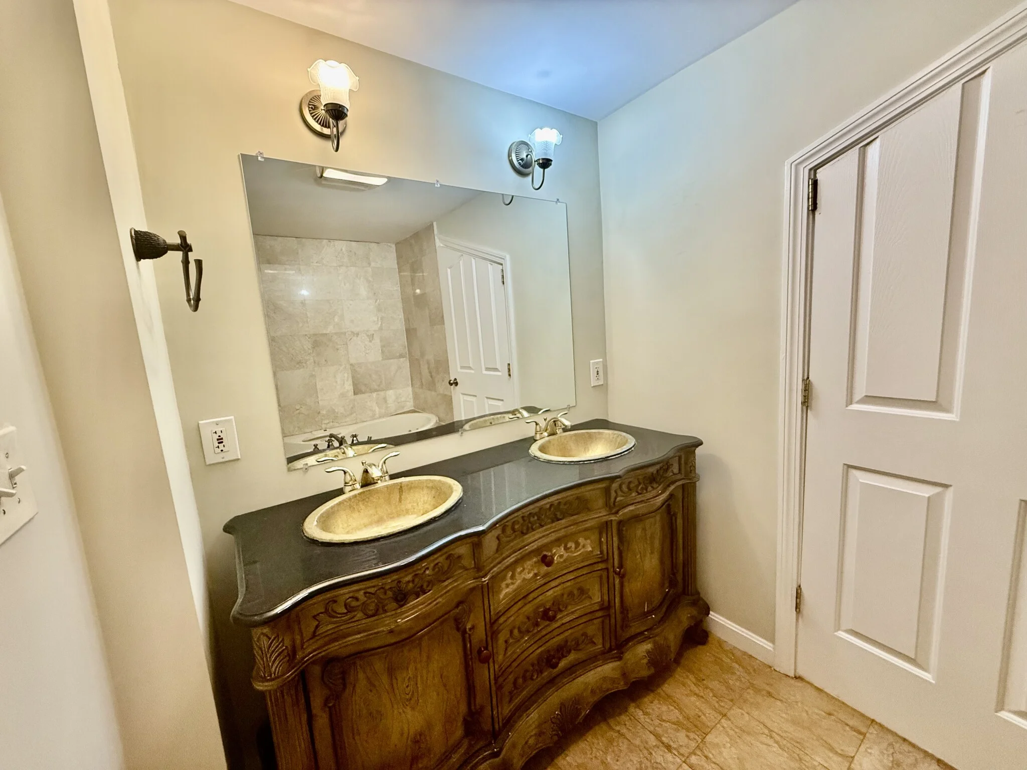 8 Brandley Rd, Watertown