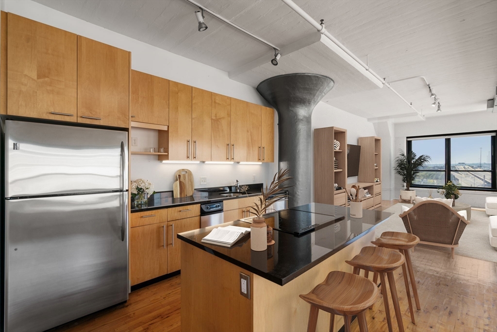 210 Lincoln St, Leather District