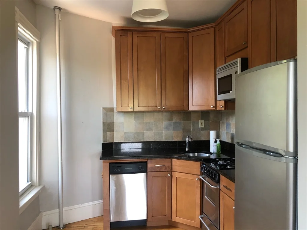 128 Magazine St, Cambridgeport