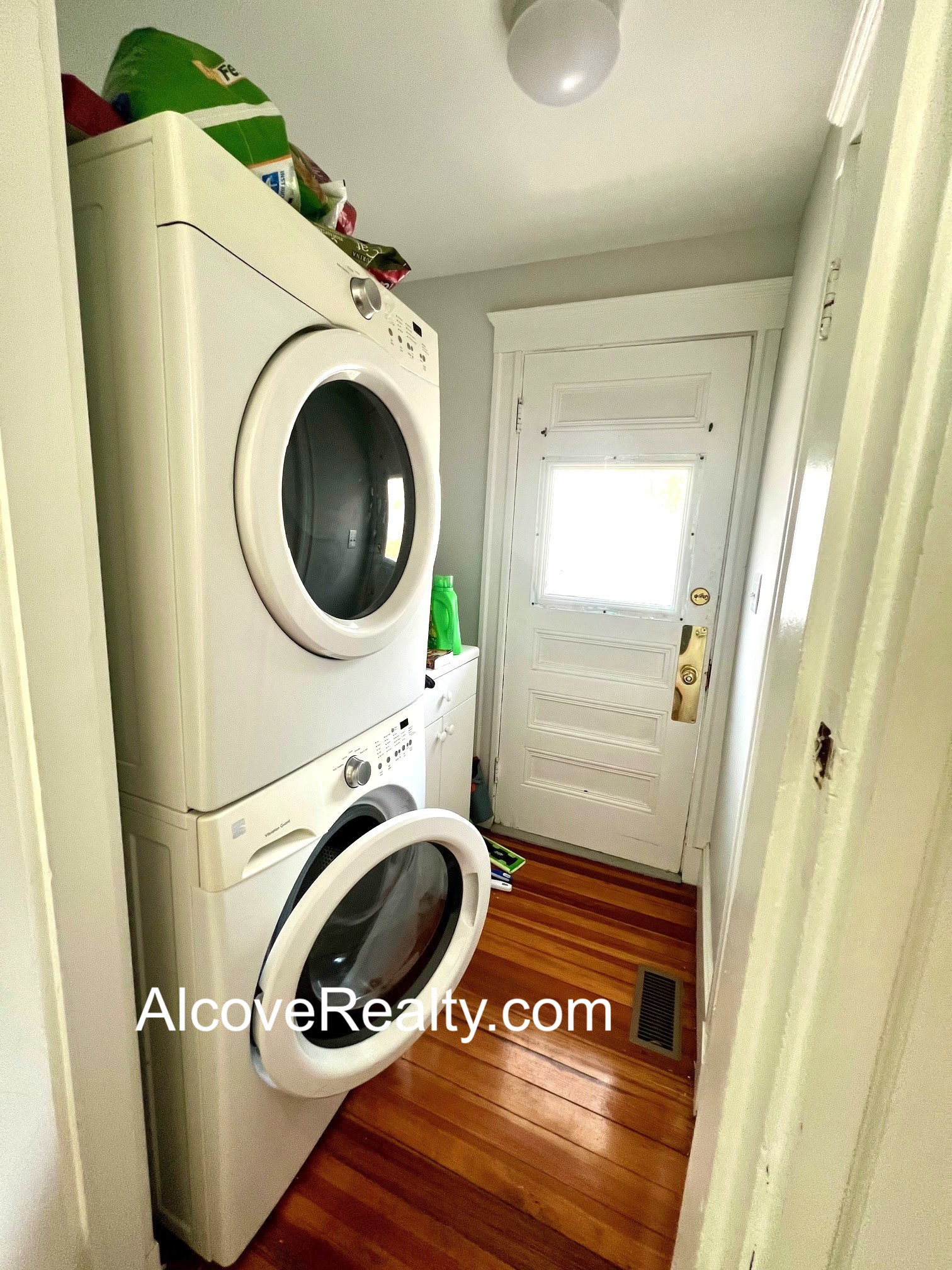 34 Leonard St, Tufts