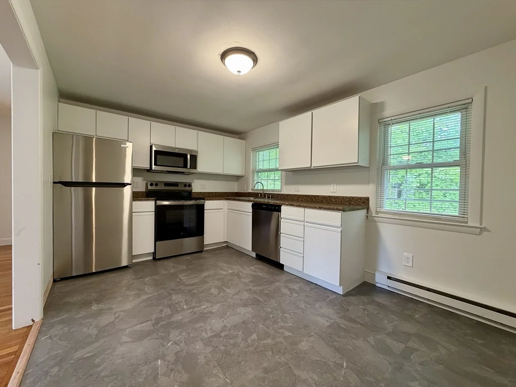 15 Park Ave, Foxboro