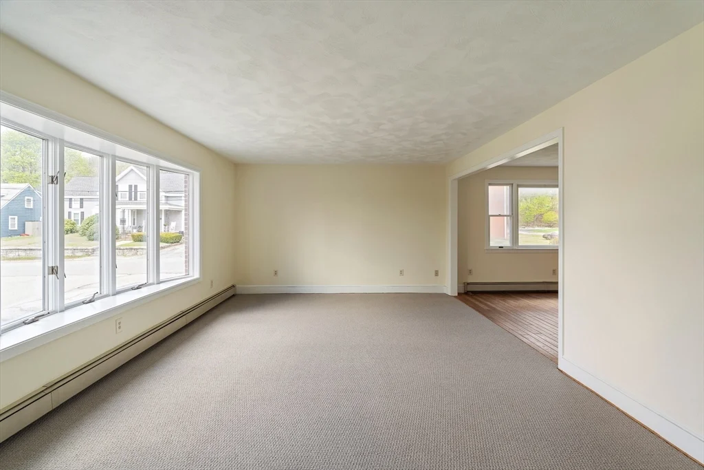 99 Garfield Ave, Woburn