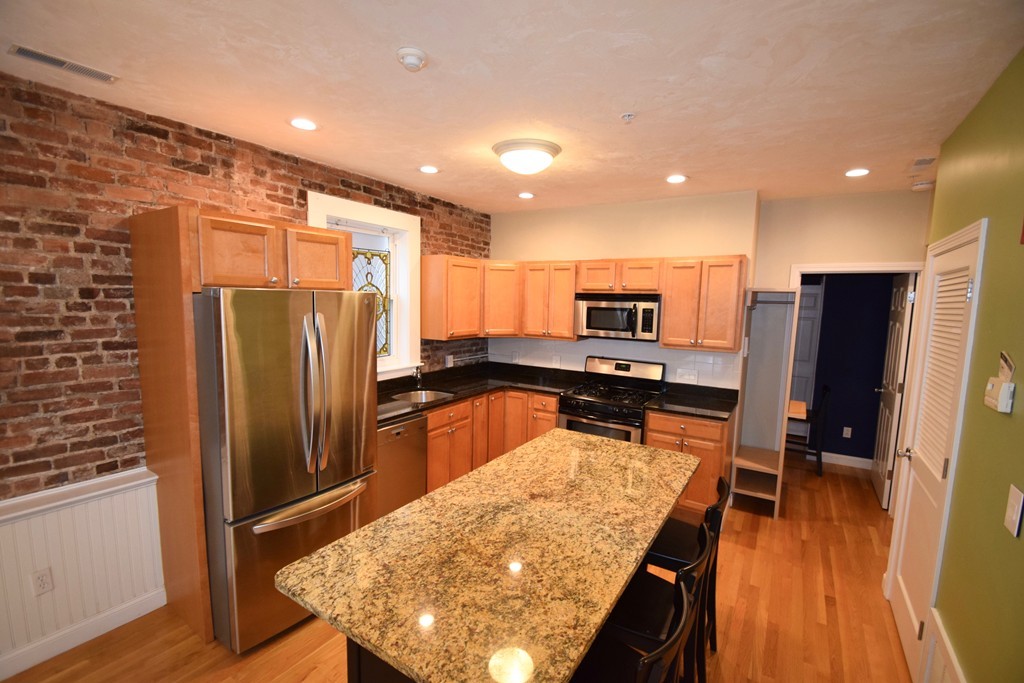 172 Cottage St, East Boston