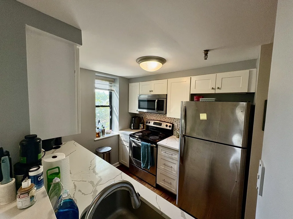 1933 Commonwealth Ave, Brighton