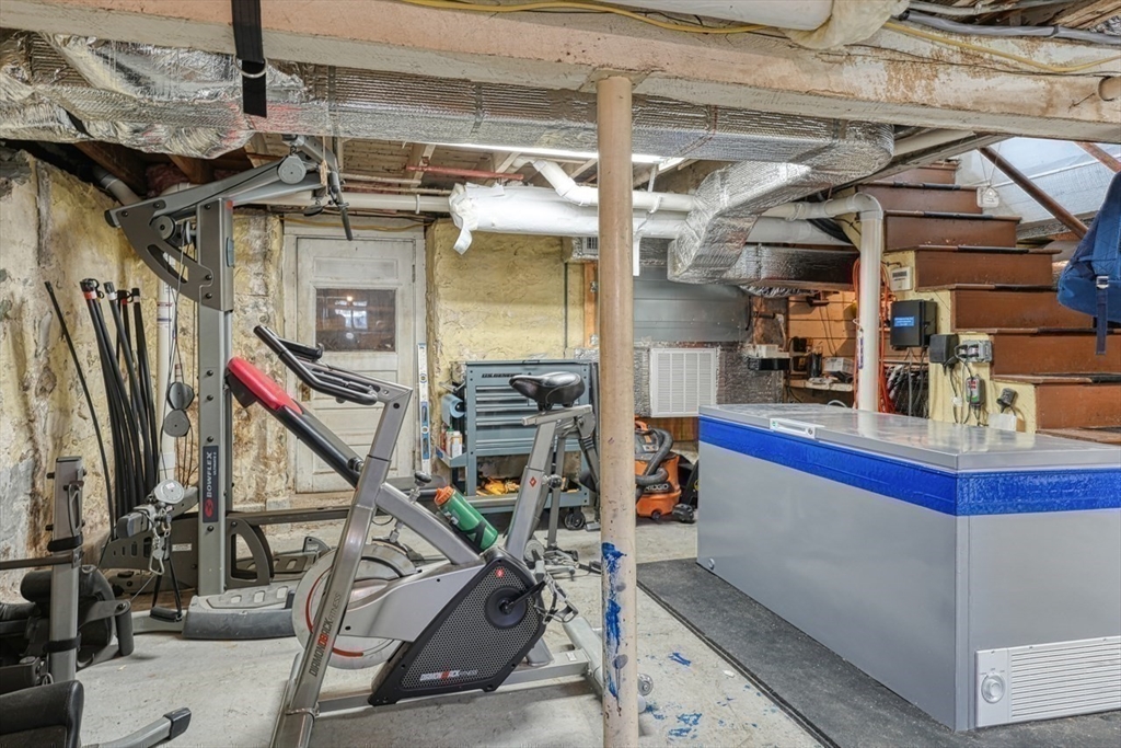 85 Roosevelt Rd, Medford