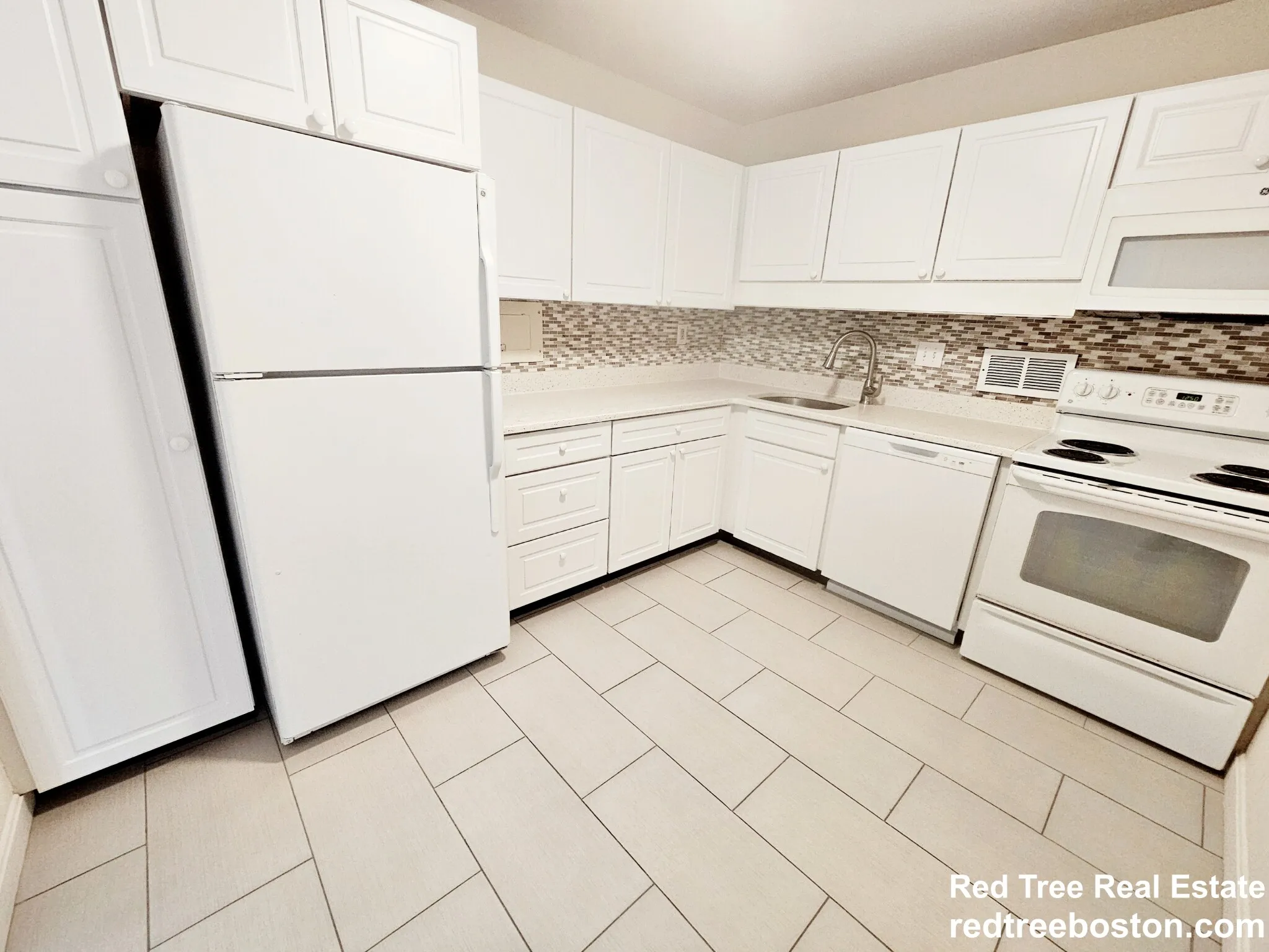 101 Monmouth St, Longwood