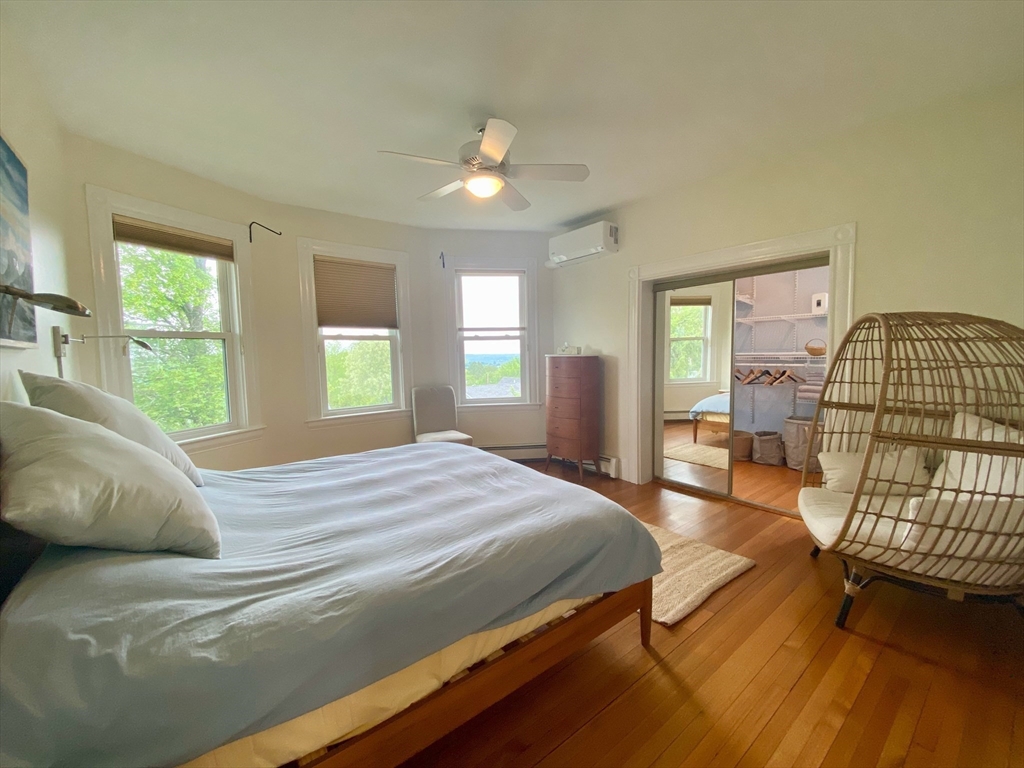 90 Robbins Rd, Arlington Heights