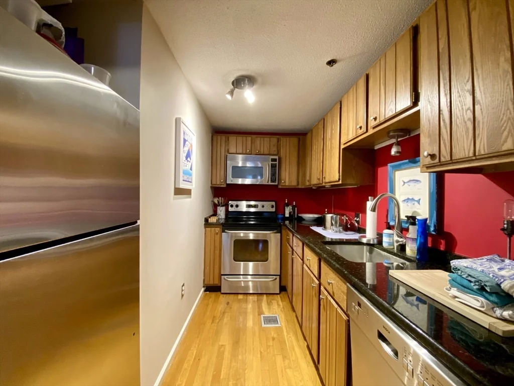 15 Henley, Charlestown