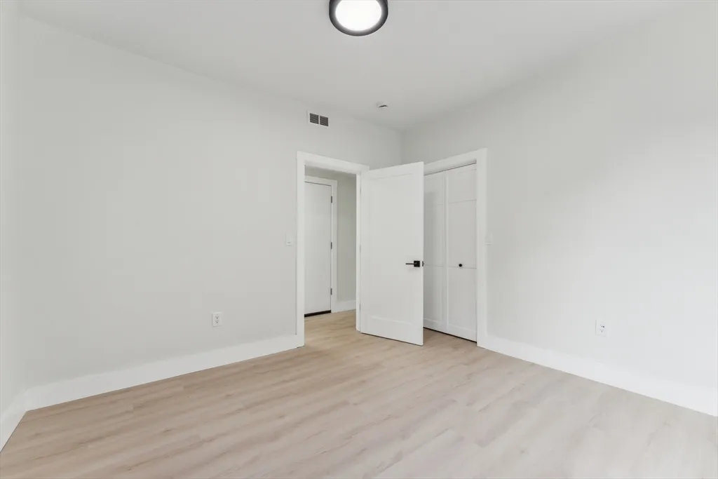 47 Brackett St, Oak Square