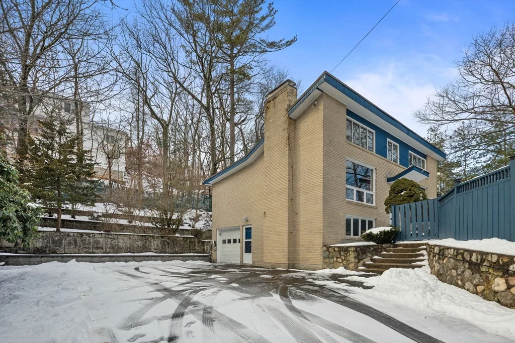 330 Cambridge St, Winchester