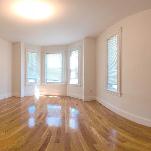 19 Norumbega Ter, South Side