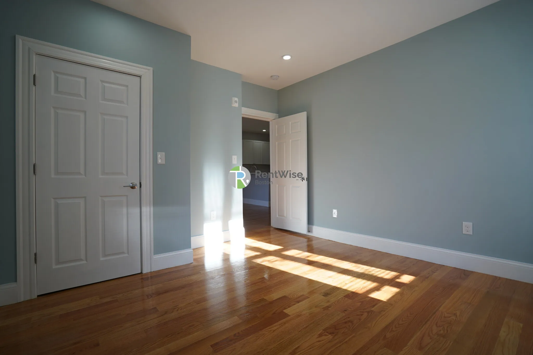 372 Oxford St, Ward Two