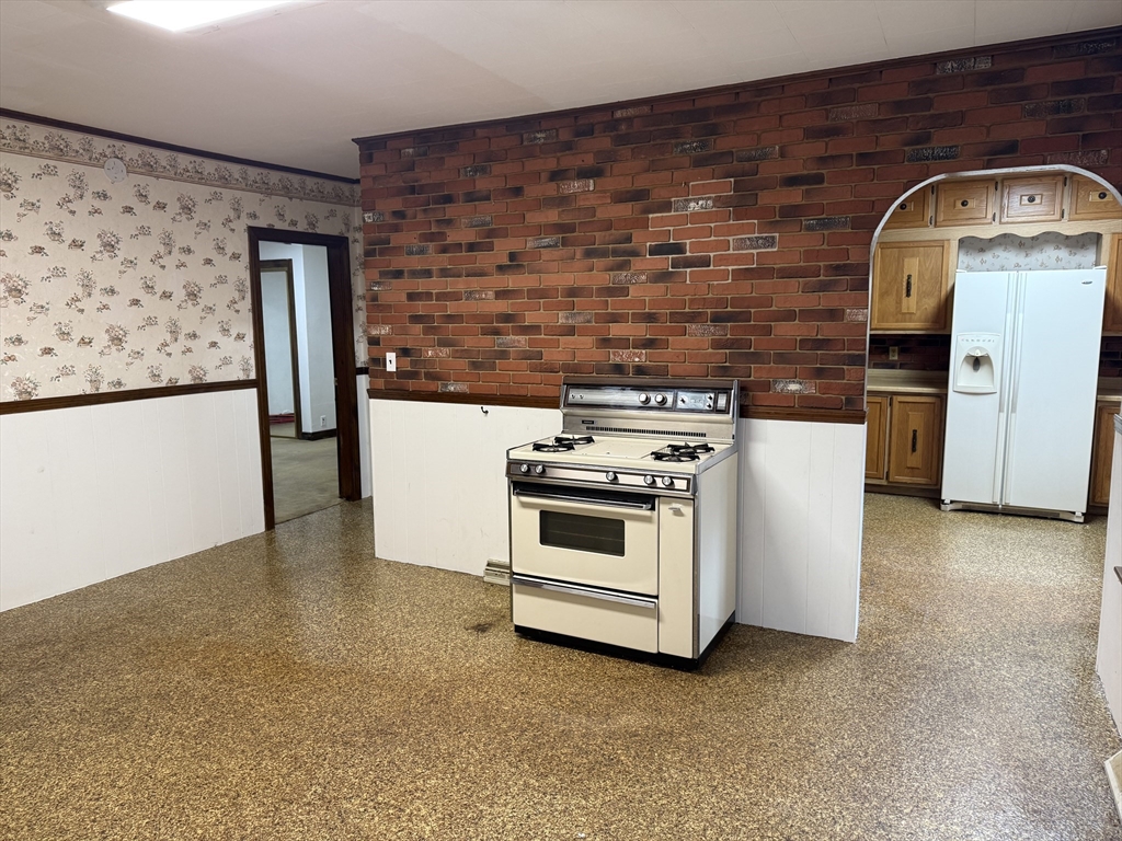 195 Millbury St, Worcester