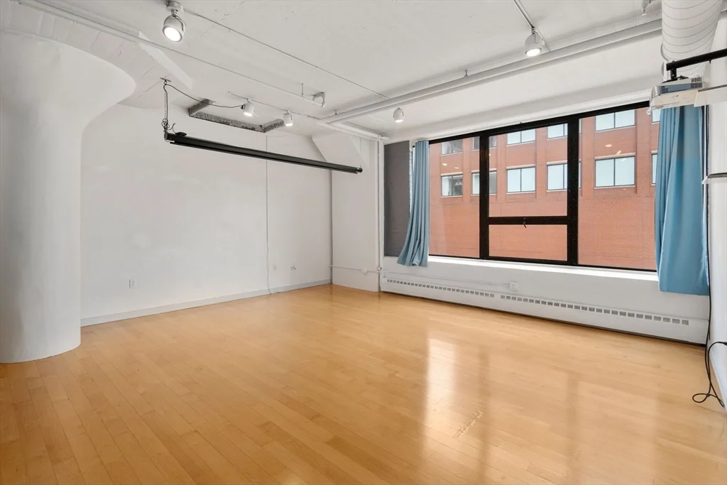 210 South St, Leather District