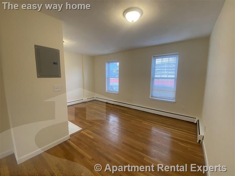 180 N Beacon St, Brighton