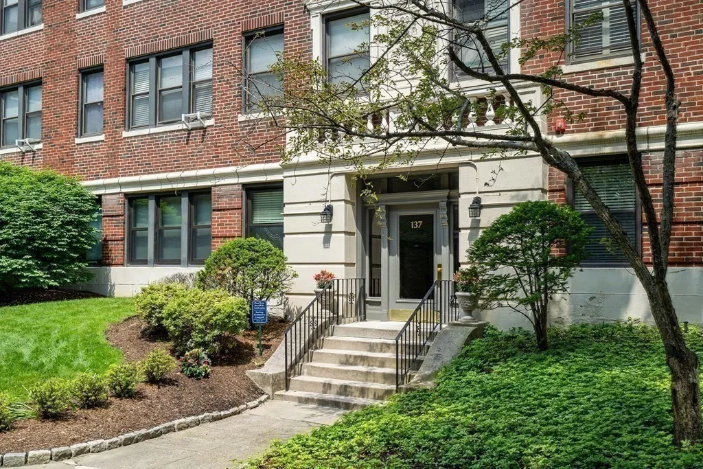 137 Englewood Ave, Brighton