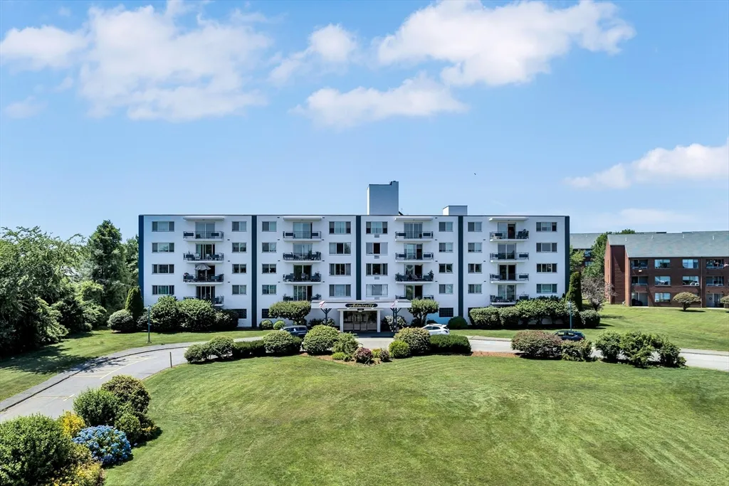 135 Scranton Ave, Falmouth