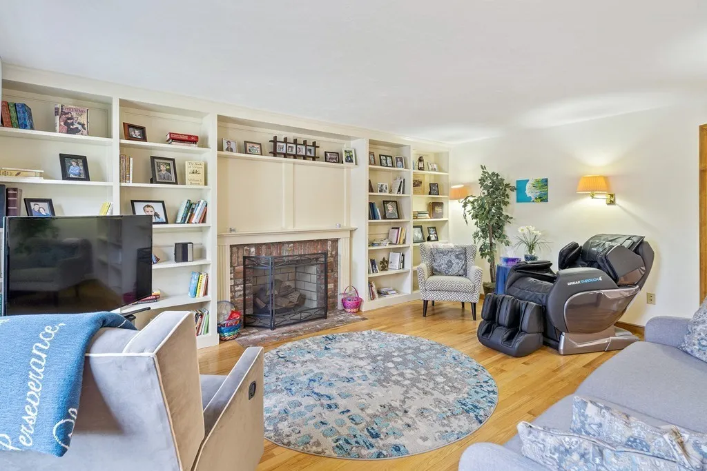 478 Clinton Rd, Chestnut Hill