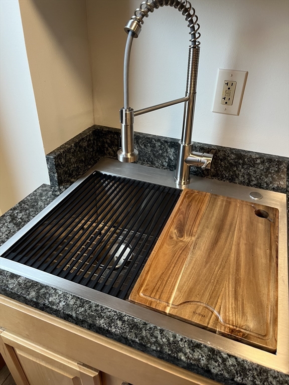 35 Oxford St, Fall River