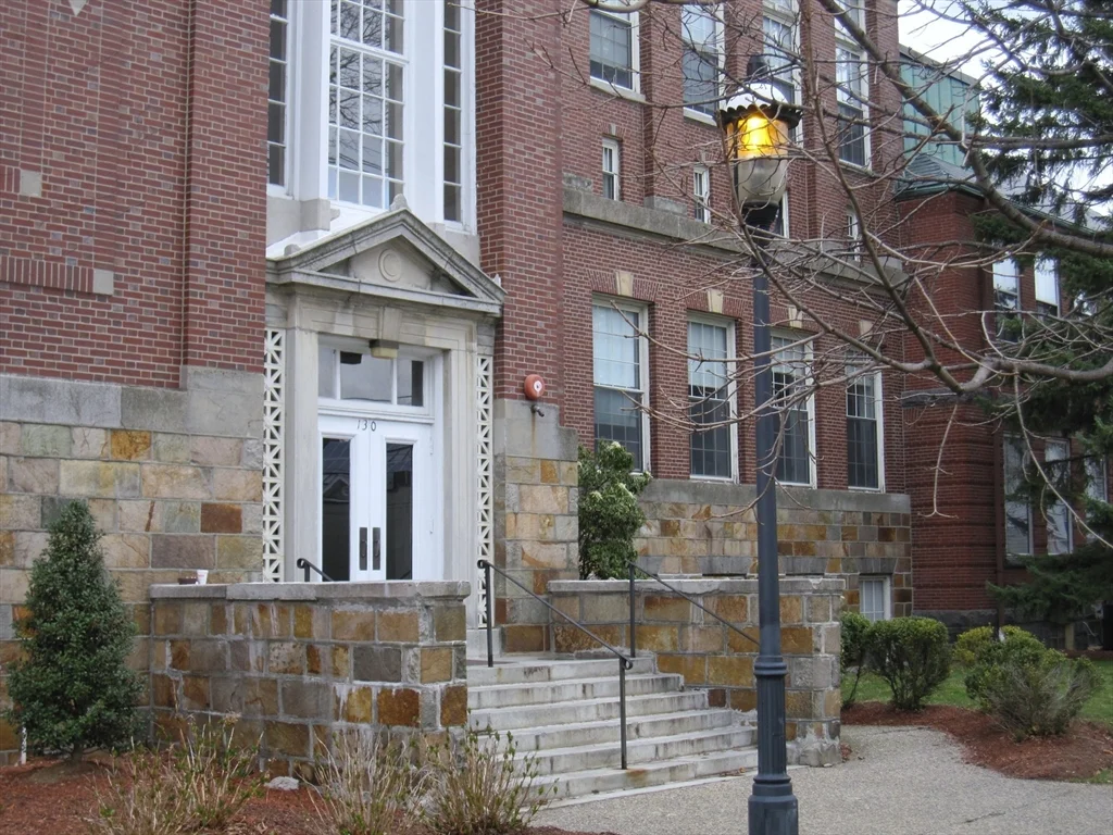 130 Beach St, Quincy