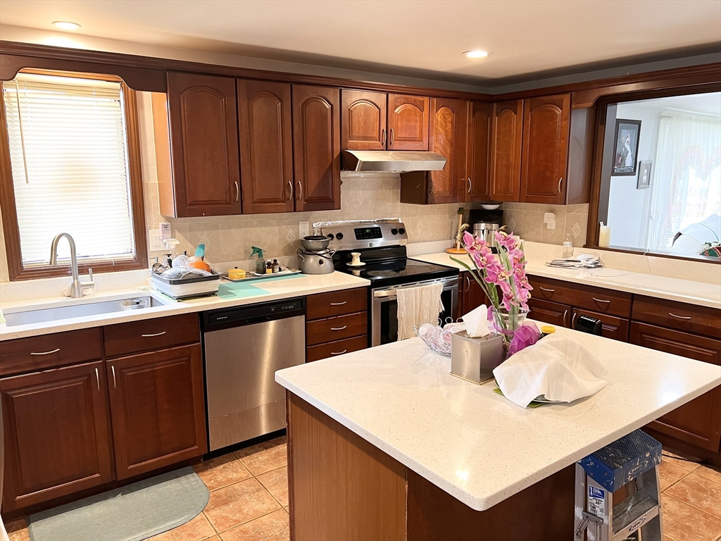 470 Pleasant St, Canton