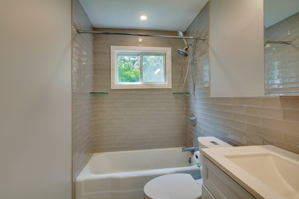 54 Blackmer Rd, Sudbury