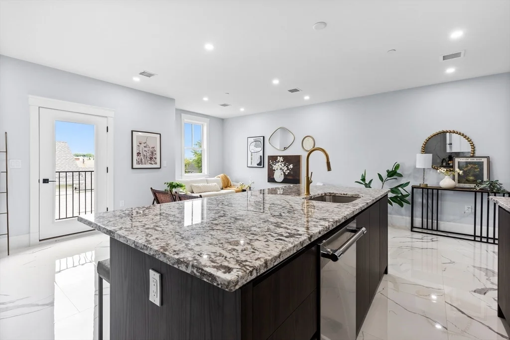 32 Pearl St, Dorchester