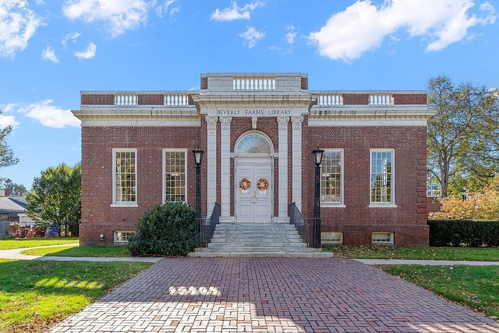 733 Hale St, Beverly Farms