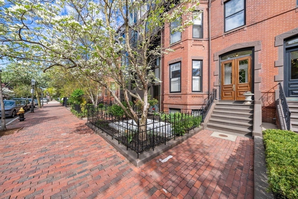351 Marlborough St, Back Bay