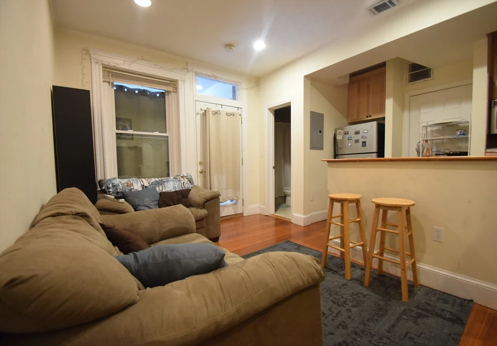 191 Winthrop Rd, Washington Square