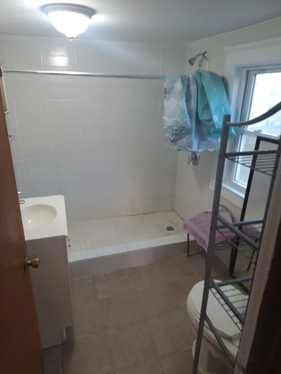 16 Riverside Ct, Saugus