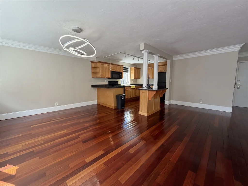 2 Hamond Pond Pkwa, Newton