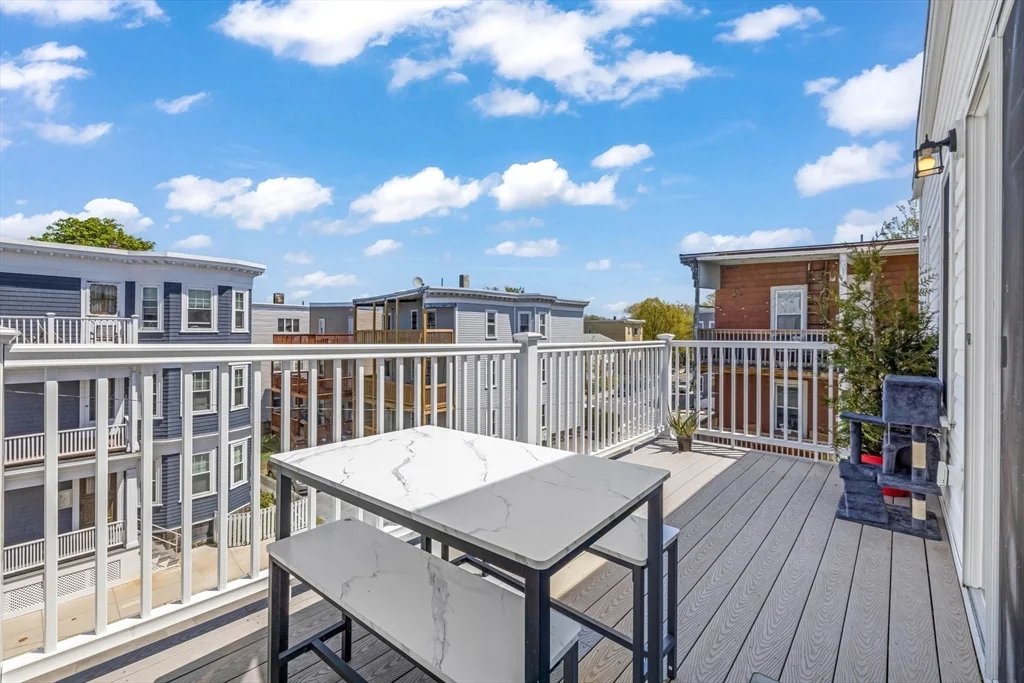 8 W Bellflower St, Dorchester