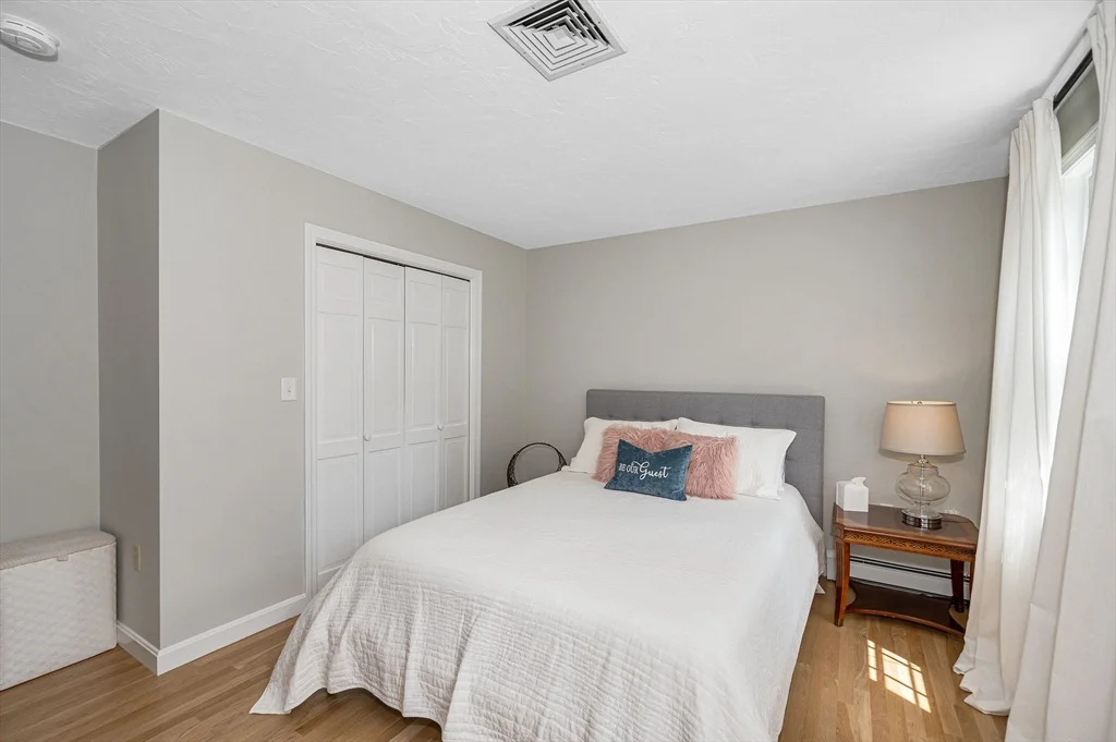 4 Nashoba Dr, Chelmsford