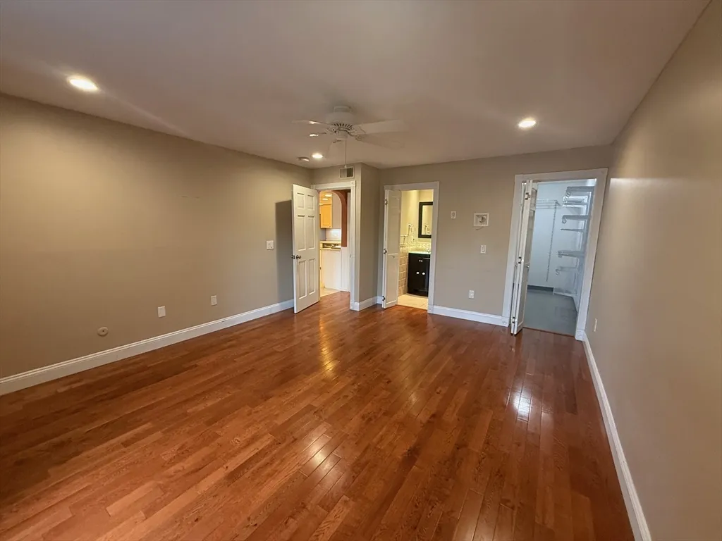 4 Shadowbrook Ln, Milford