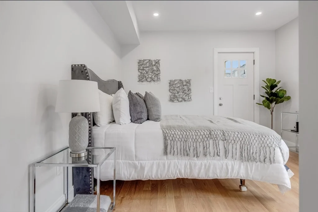 15 Melville, Ten Hills
