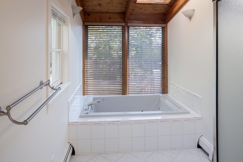 75 Nichols Rd, Cohasset