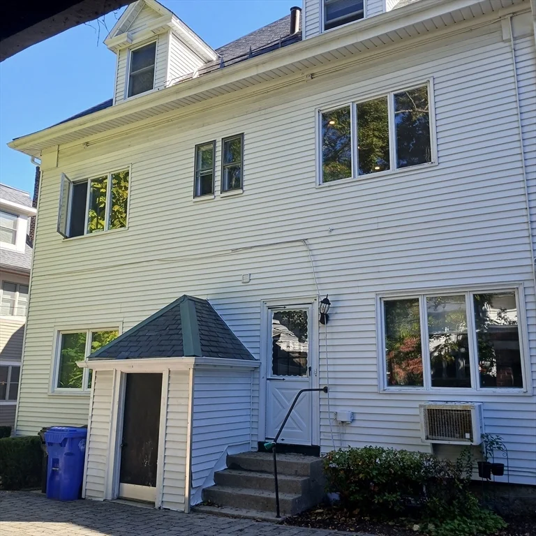 132 Thorndike St, Coolidge Corner