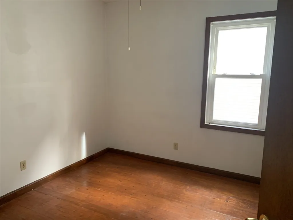 347 Lawton St, Fall River