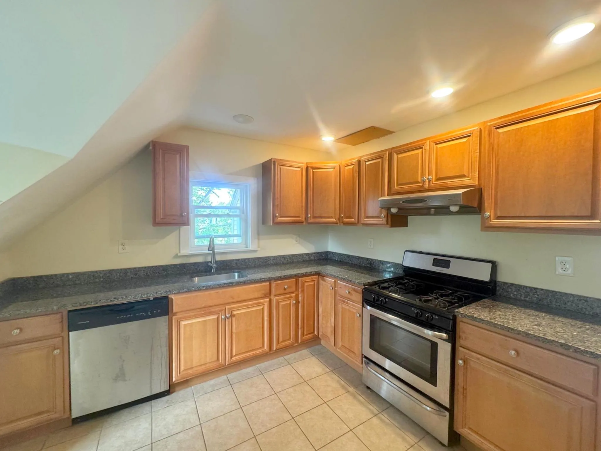 102 Sycamore St, Winter Hill