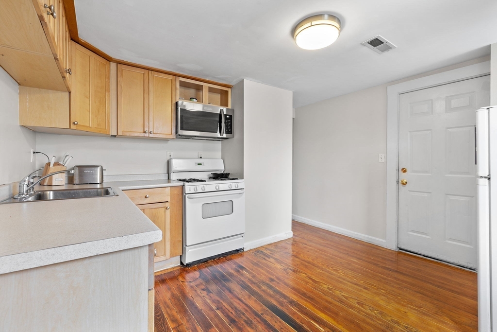 528 Medford, Charlestown