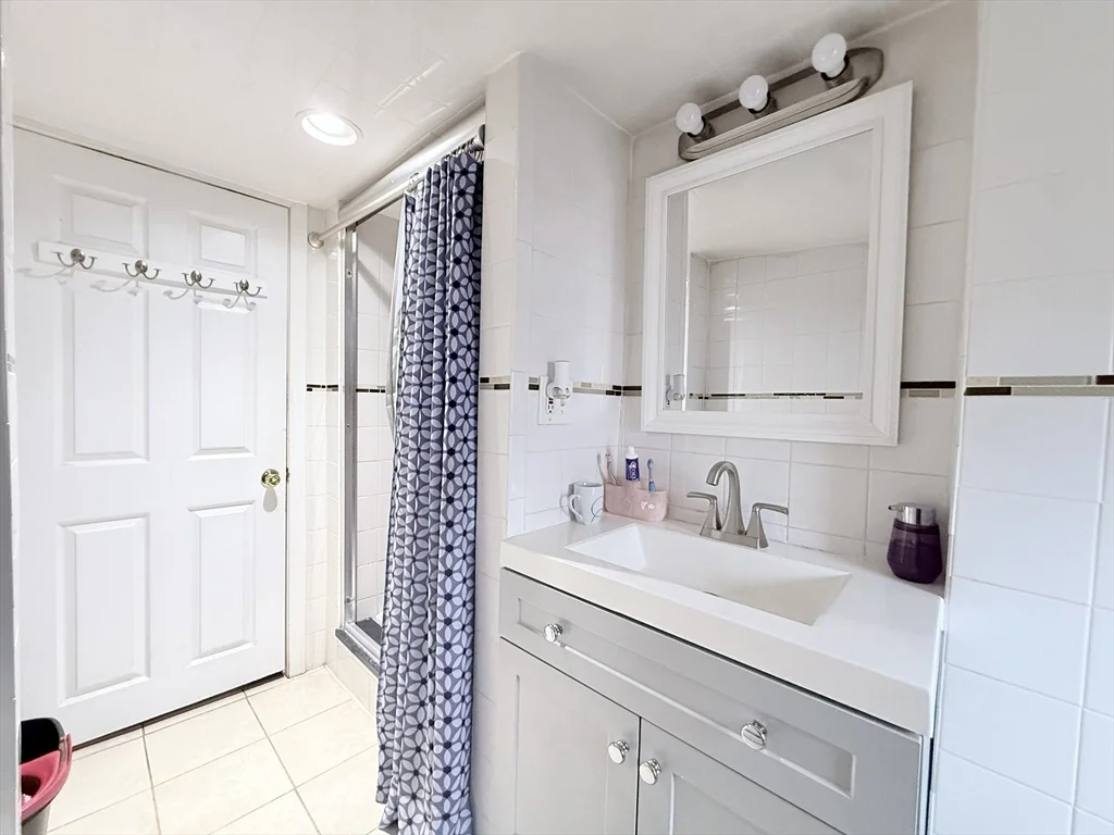 142 Abbott St, Lawrence