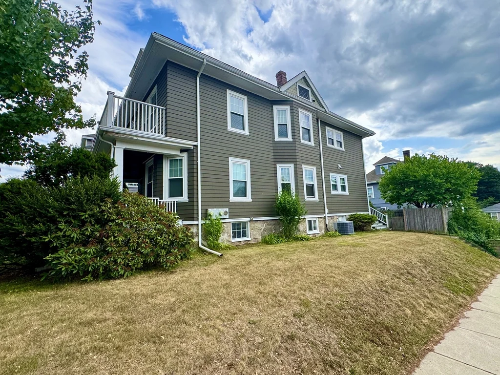 108 Redlands Rd, West Roxbury