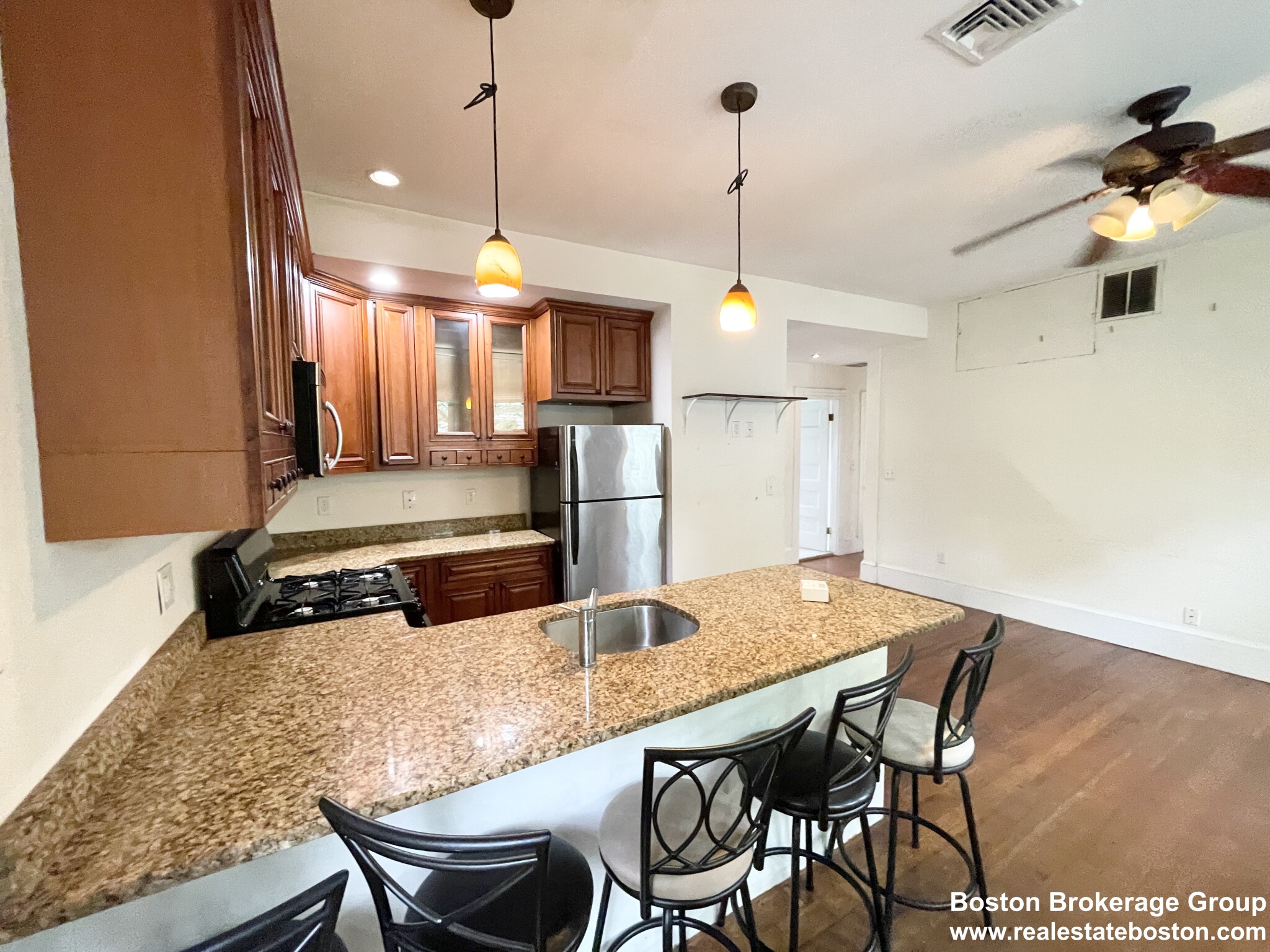 112 Hillside St, Mission Hill