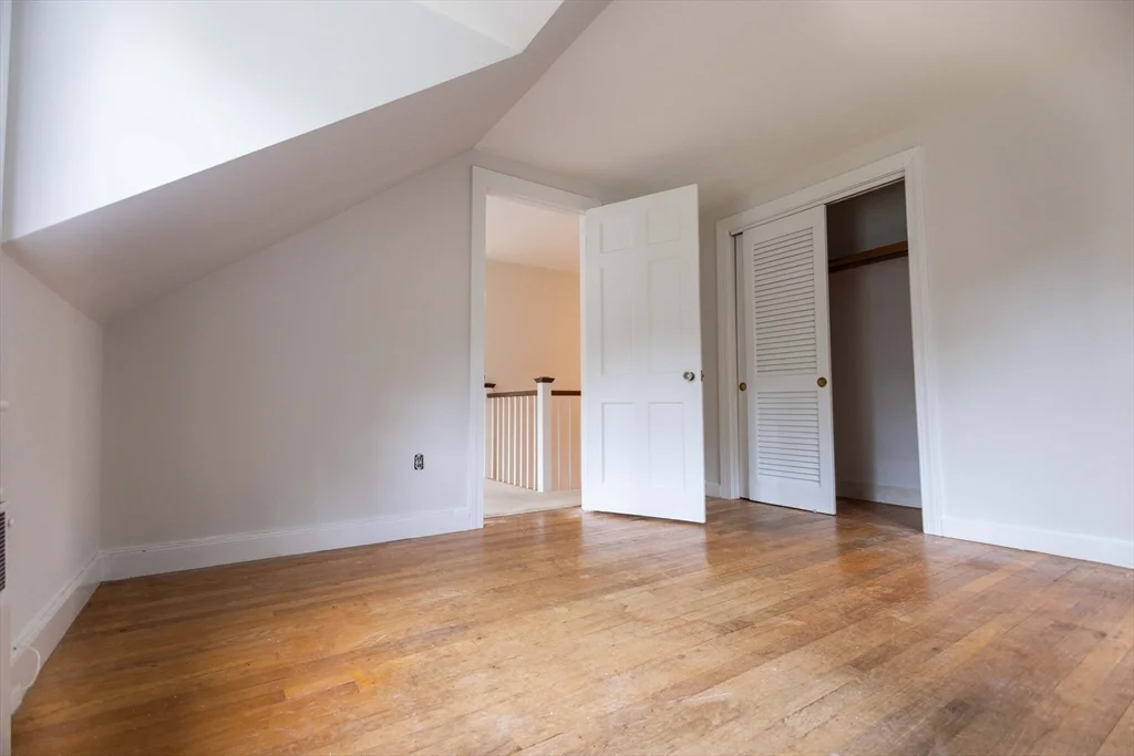 195 Dover Rd, Westwood