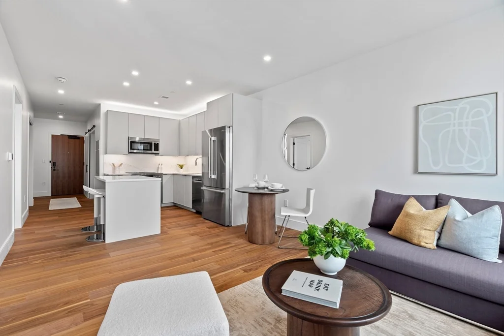 1515 Commonwealth, Brighton