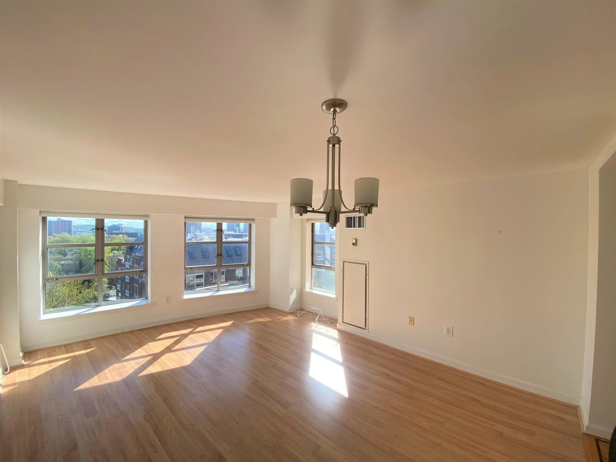 931 Massachusetts Ave, Mid-Cambridge