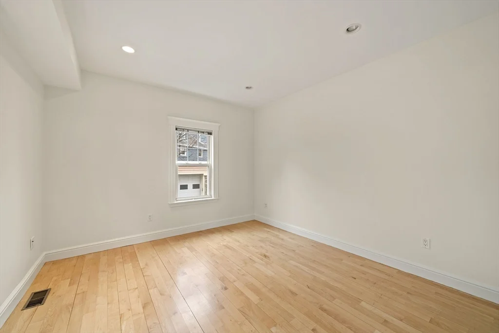 2536 Massachusetts Ave, North Cambridge